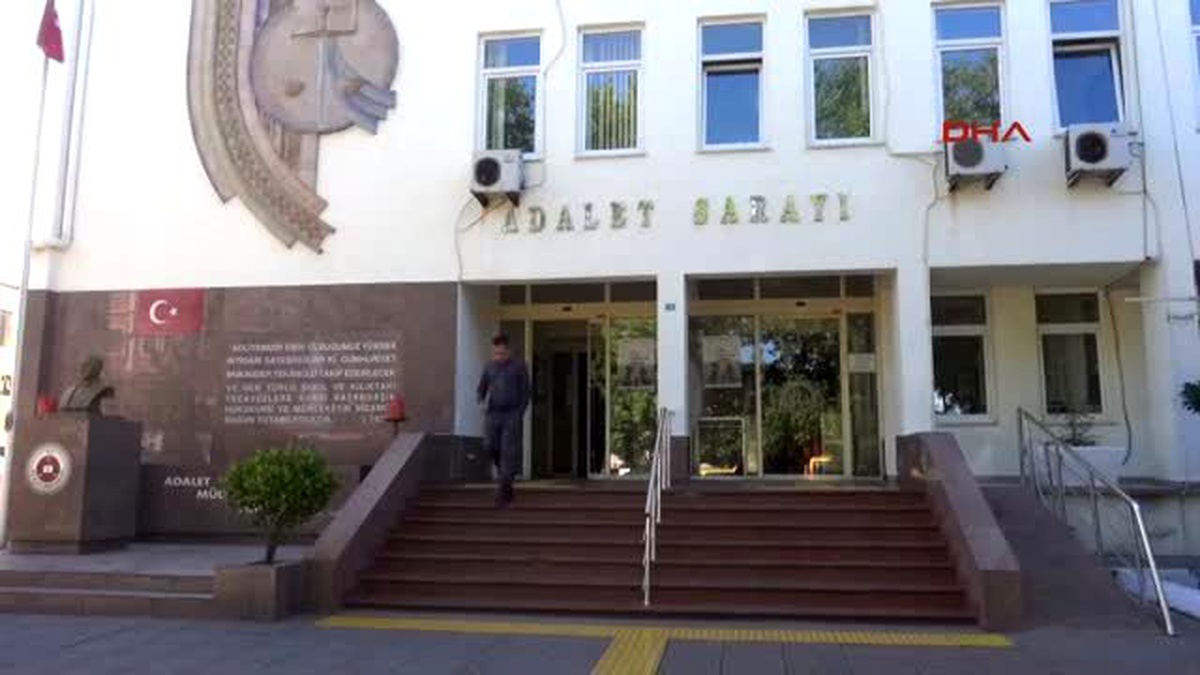 Çanakkale\'de Göçmen Kaçakçılığı Zanlısı 11 Kişi Adliyede