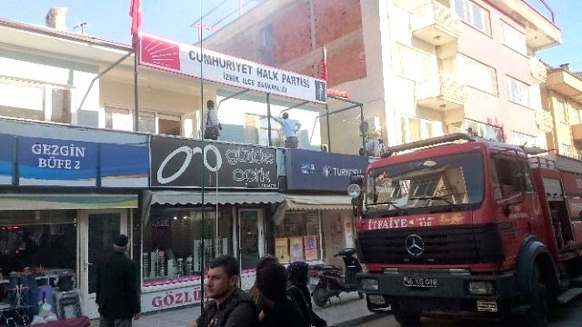 CHP\'de Yangın Paniği