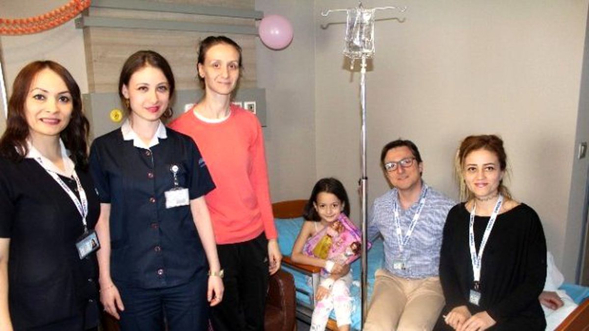 Çocuk Servisinde Yatan Çocukları Unutmadılar