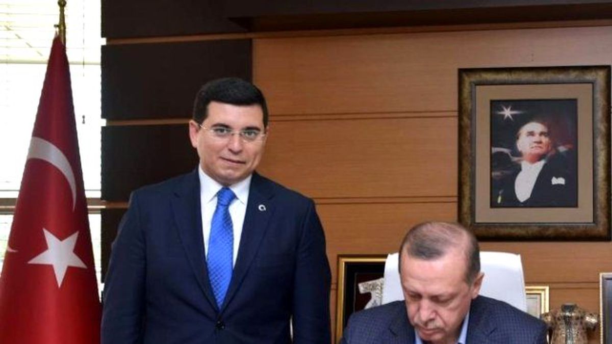 Cumhurbaşkanı Erdoğan ve Başbakan Davutoğlu Kepez Belediyesi\'ni Ziyaret Etti