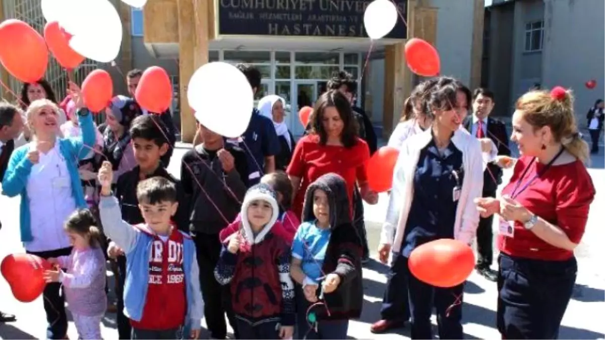 Dileklerini Balonlara Yazıp, Gökyüzüne Bıraktılar