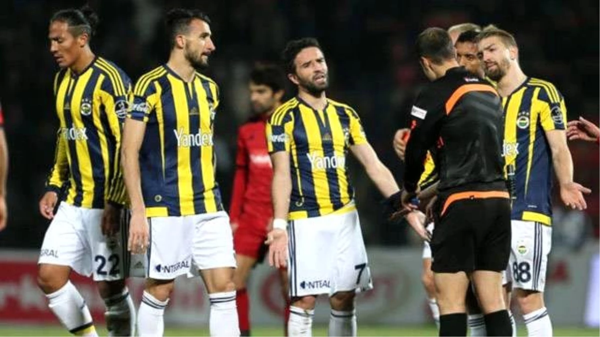 Gökhan Gönül ve Mehmet Topal Fenerbahçe\'ye Rest Çekti