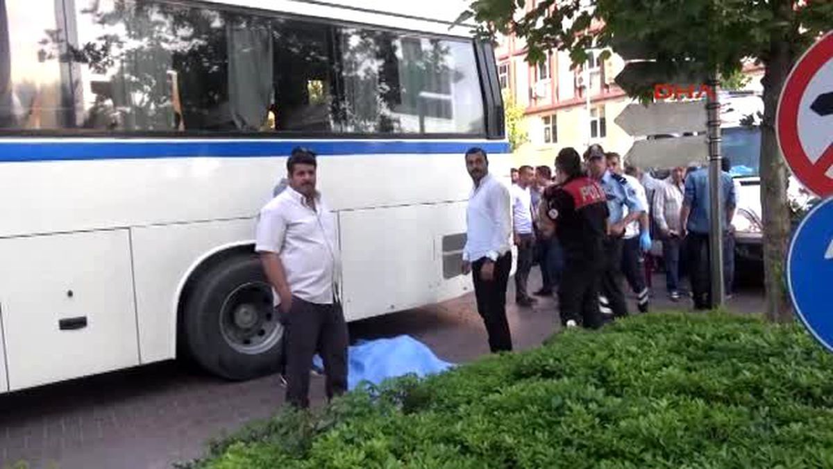 Manisa'da Kazada Oğlunu Kaybeden Annenin Yürek Burkan Feryadı