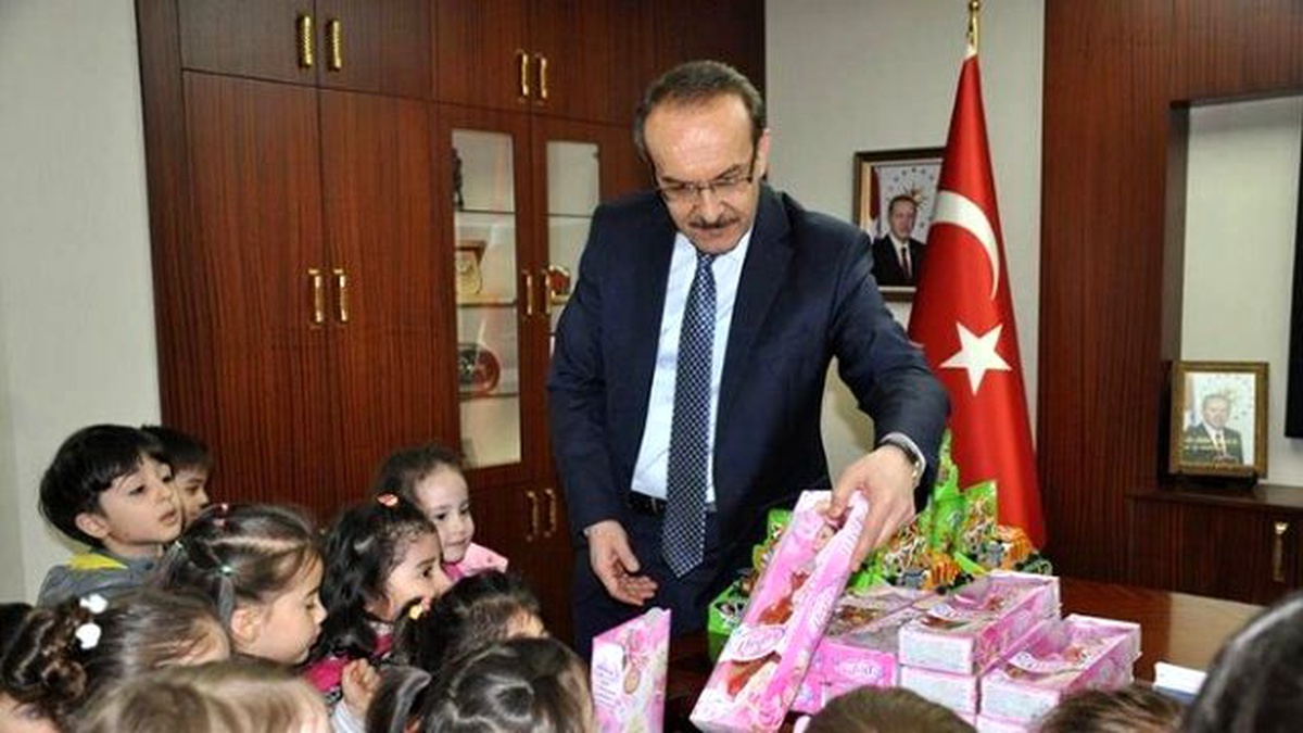 Miniklerden Vali Yavuz\'a 23 Nisan Ziyareti
