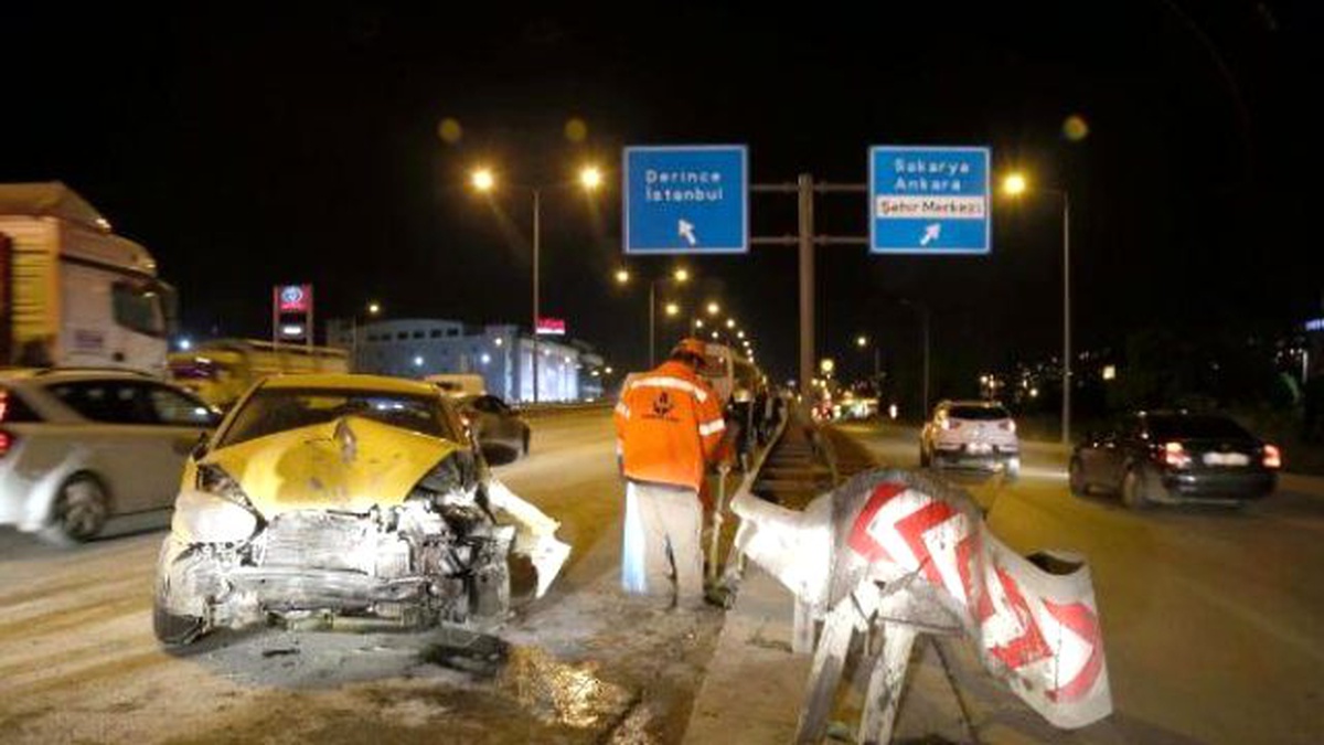 Şaşkın Sürücü, İkiye Ayrılan Yolu Görmedi; Bariyerlere Çarptı