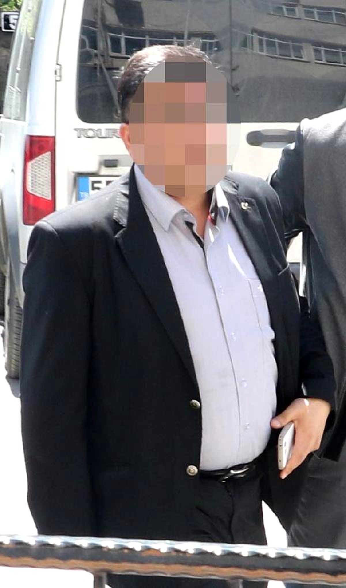 Polisin Tuvalette Unuttuğu Tabancayı Çalmış