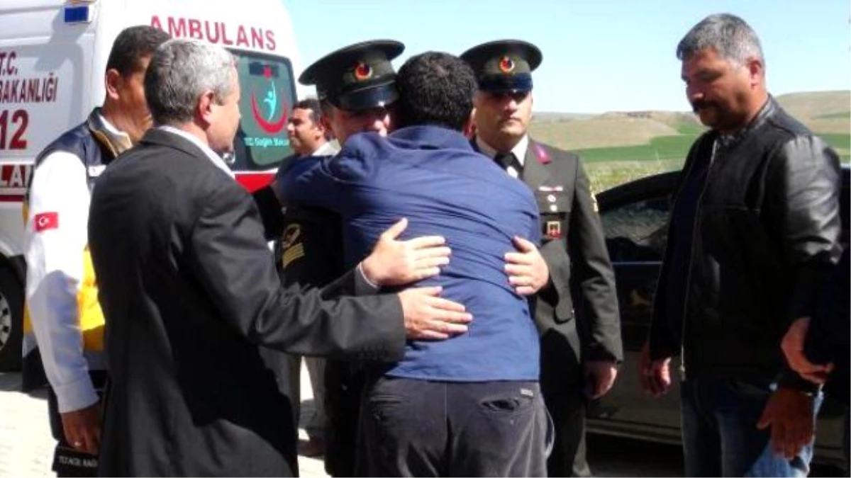Şehit Jandarma Uzman Çavuş Yücel Yılmaz\'ın Baba Evine Acı Haber Ulaştı