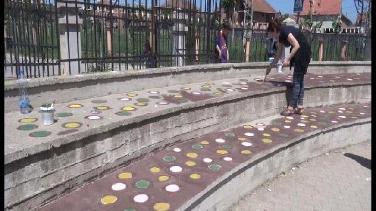 Kosava\'nın Tek Türk Belediyesinde Okul Boyadılar