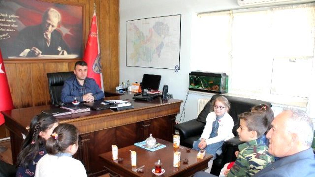 23 Nisan\'da Çocuklardan Polislere Sürpriz