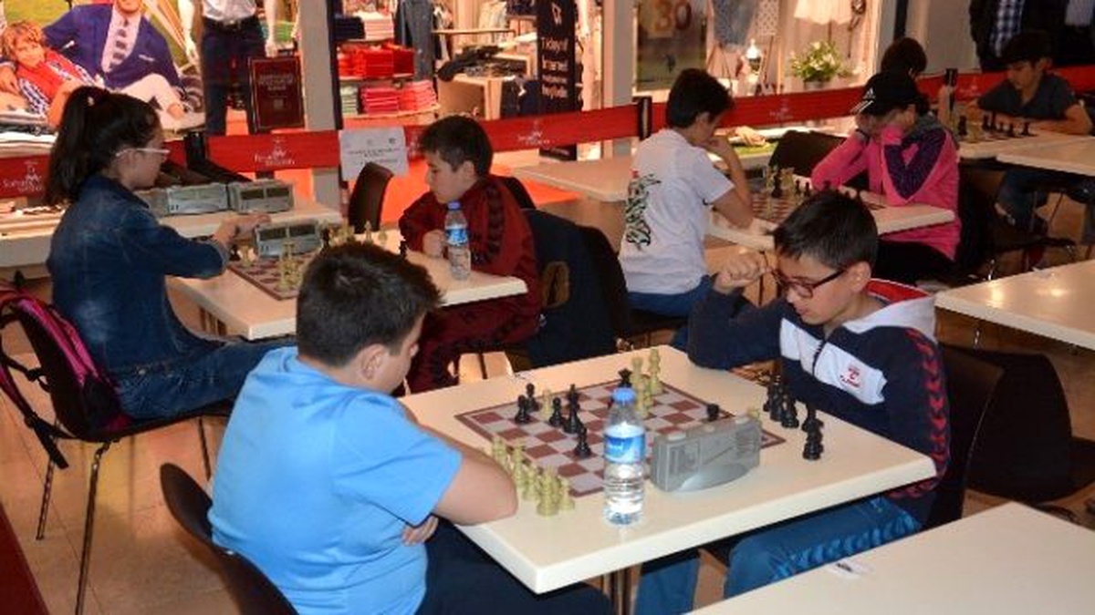 23 Nisan, Forum Trabzon\'da Coşkuyla Kutlandı