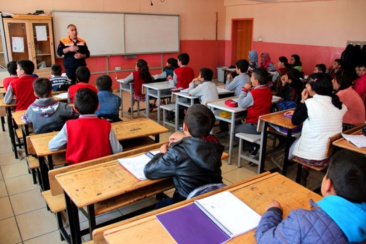 Afad\'ın Hizmet İçi ve Okullara Yönelik Eğitim Faaliyetleri Devam Ediyor