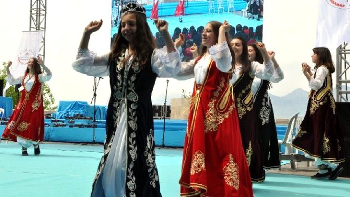 Antalya\'da 23 Nisan Ulusal Egemenlik ve Çocuk Bayramı Kutlamaları