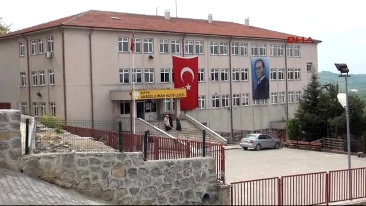 Bartın\'da Atatürk Posteri Tepkisi