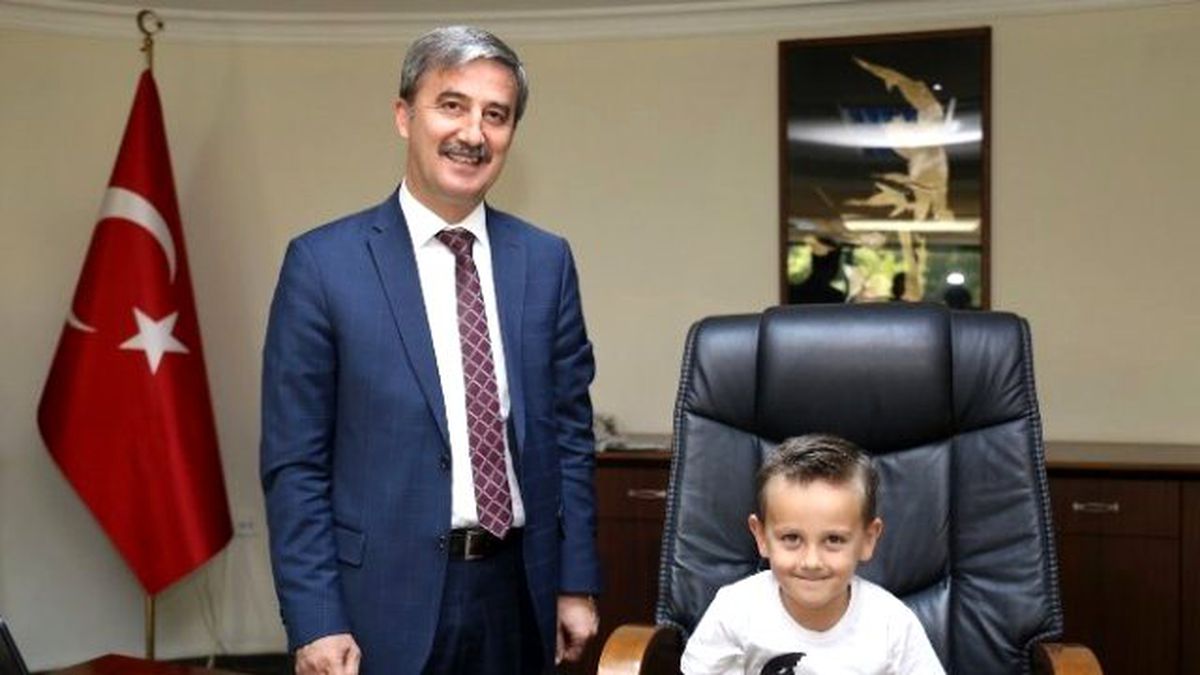 Başkan Şirin, Makamını Zeynepsu ve Emir\'e Teslim Etti