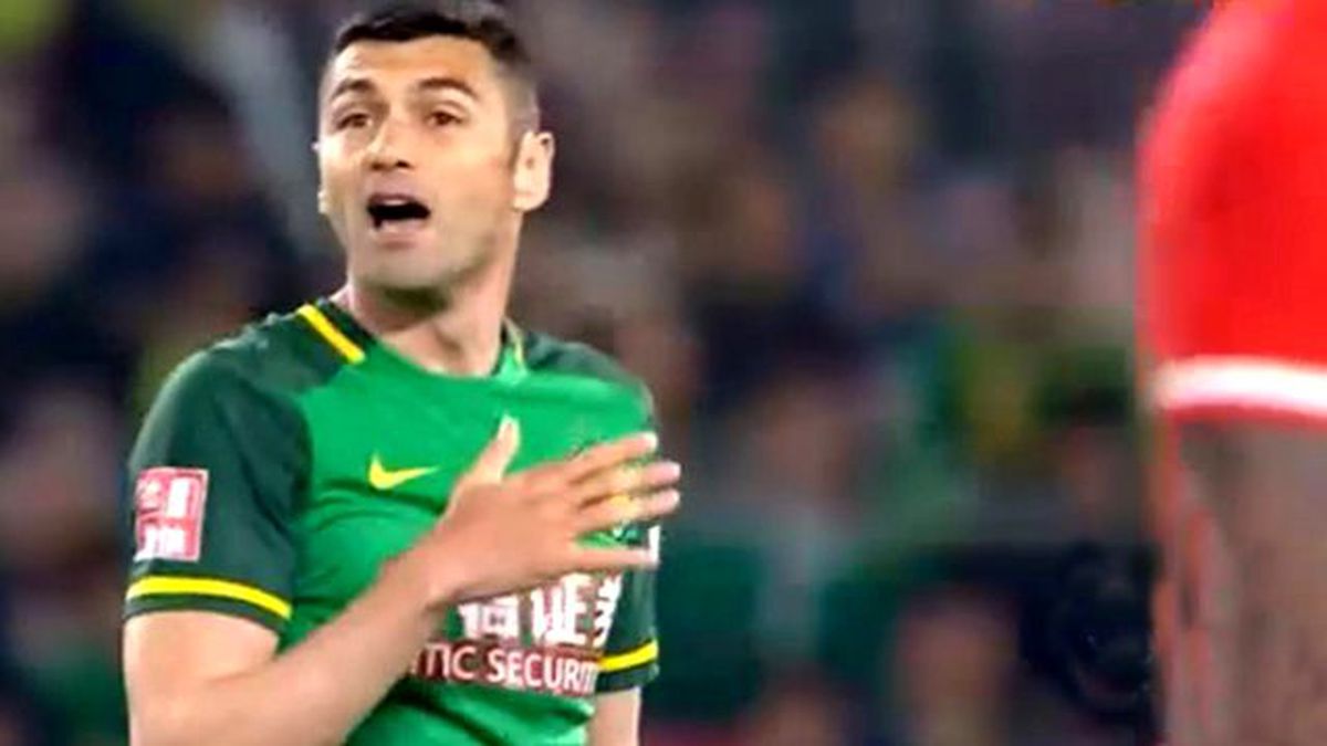 Burak Yılmaz'ın Kaçırdığı Gole Çinli Spiker Tepki Gösterdi
