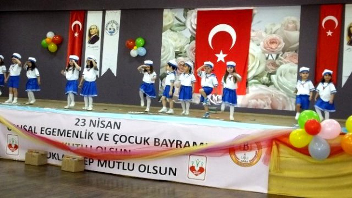 Burhaniye\'de 23 Nisan Coşkusu Yaşandı