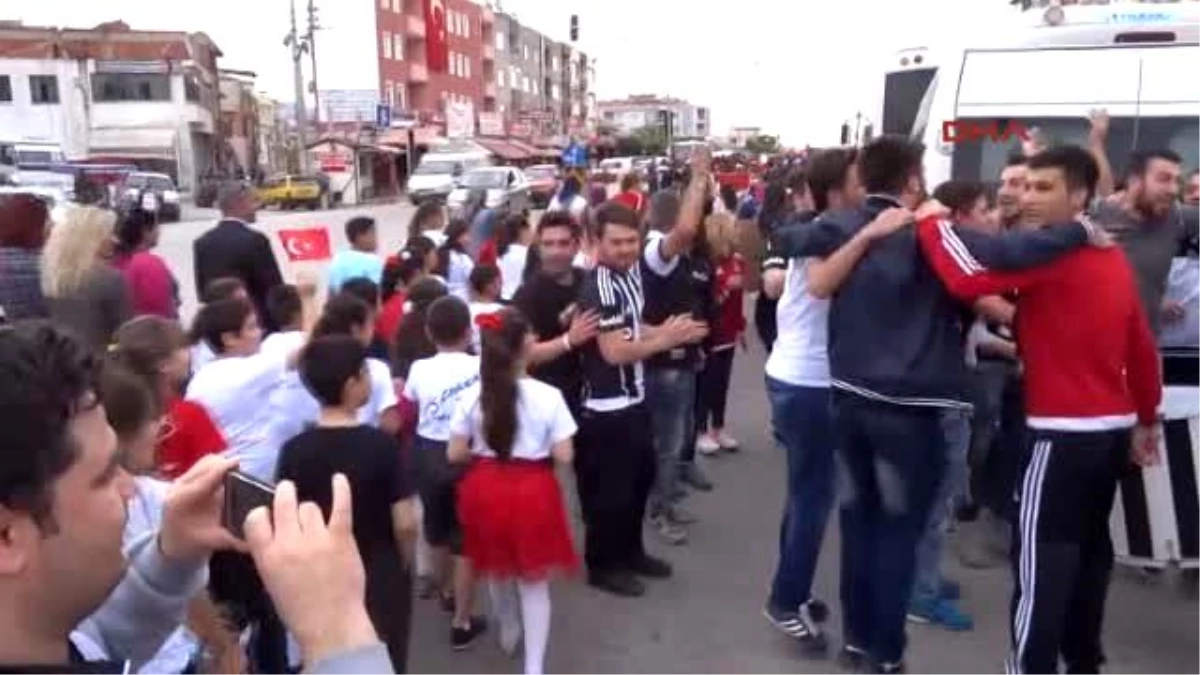 Çanakkale Beşiktaş Taraftar Grubu 23 Nisan Coşkusuna Ortak Oldu