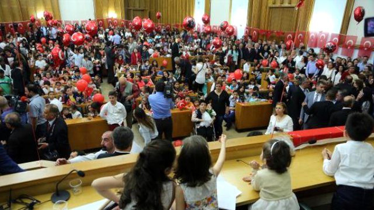 CHP\'den TBMM\'de Çocuklara Alternatif 23 Nisan Resepsiyonu
