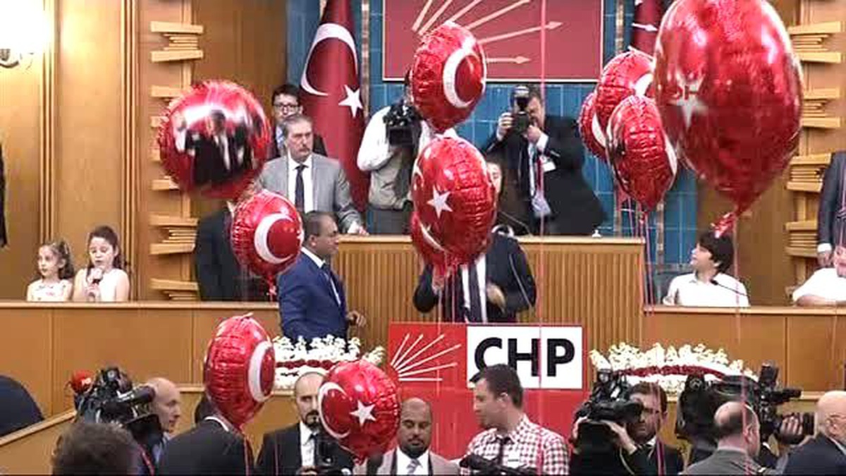 CHP Grubu Meclis\'te Bu Kez Çocuklarla Toplandı