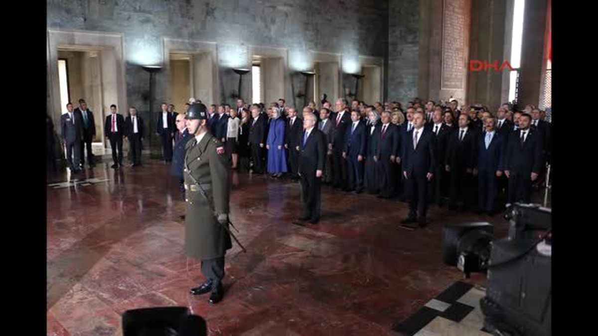 23 Nisan Törenlerinde Kılıçdaroğlu ve Aile Bakanı Ramazanoğlu Yan Yana