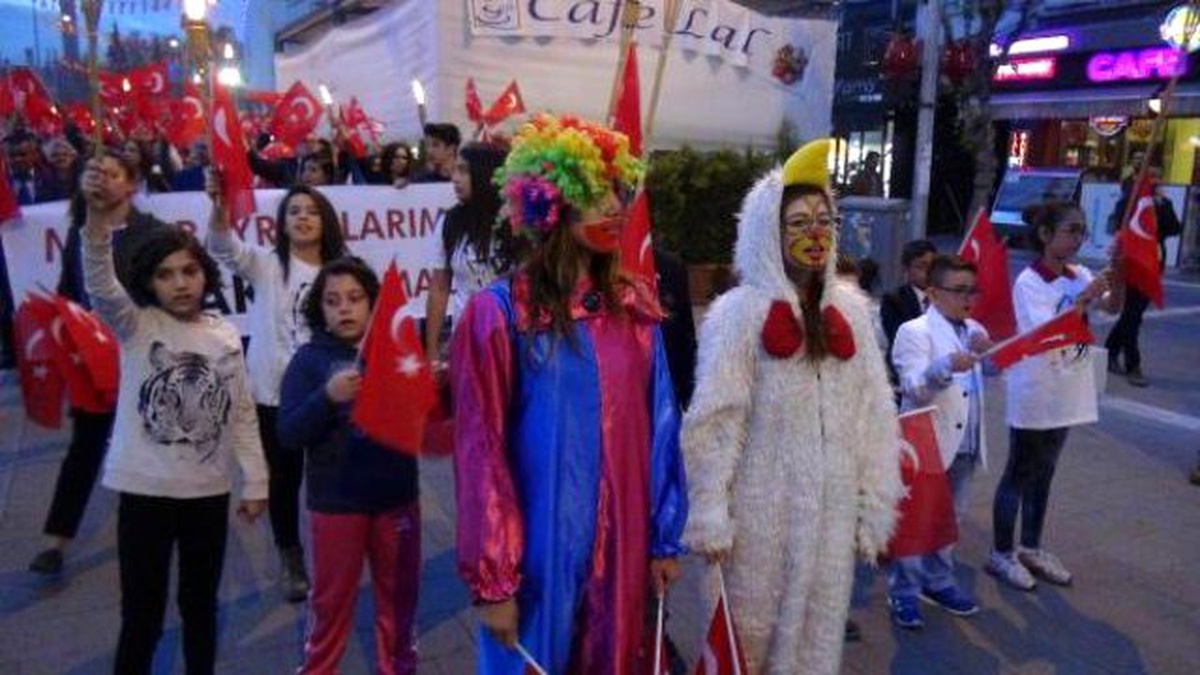 Chp, Uşak\'ta Fener Alayı Düzenledi