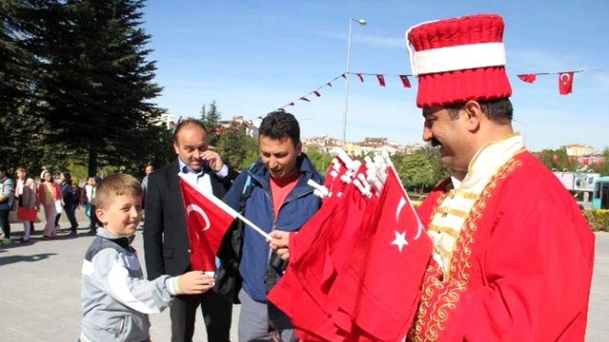 Çocuklar Bayram Sevincini Bayrak ile Yaşadı