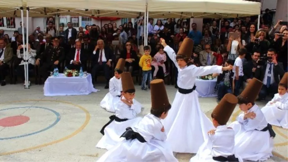 Çocuklar Bayramını Kutladı, Aileler İzledi