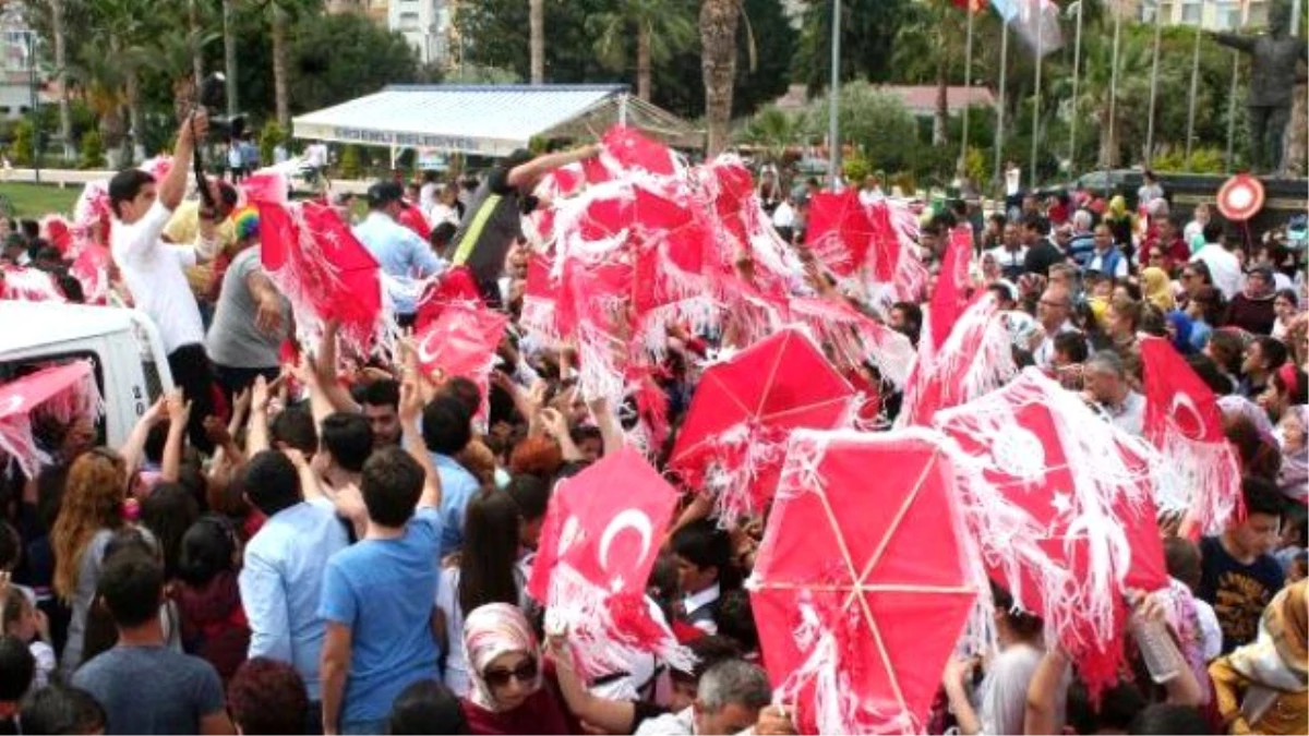 Çocuklar Gökyüzünü Uçurtmayla Doldurdu