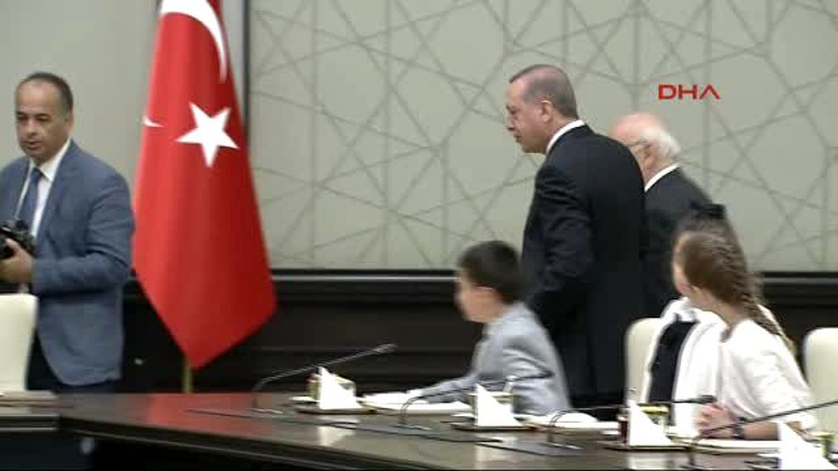 Cumhurbaşkanı Erdoğan, Koltuğunu 11 Yaşındaki Başak\'a Devretti 1-