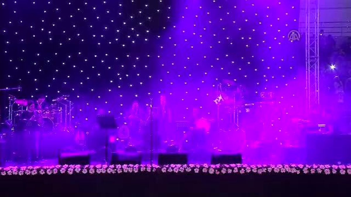 Konya'daki Programa Damga Vuran Görüntü! Davutoğlu-Ceceli Düeti