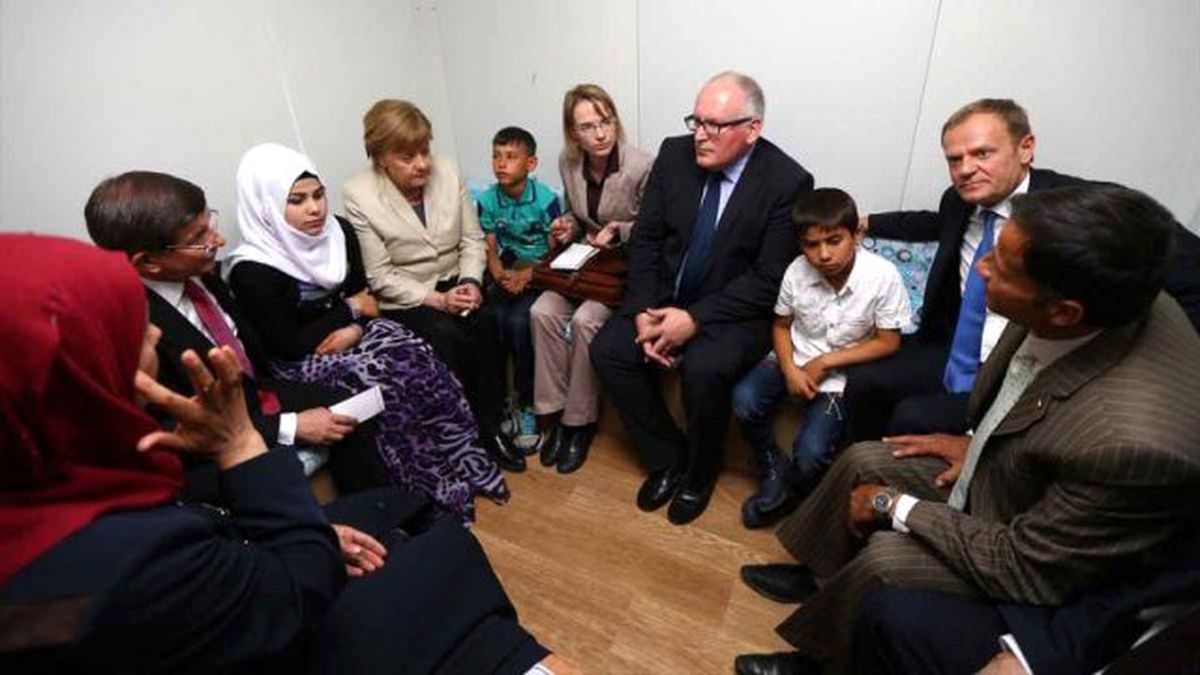 Davutoğlu ve Merkel Nizip Geçici Barınma Merkezi'ni Ziyaret Etti