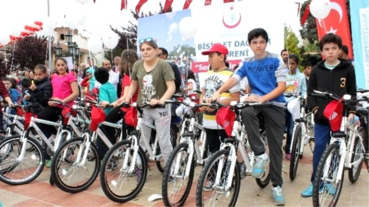 Edirne\'de Öğrencilere 500 Bisiklet Dağıtıldı