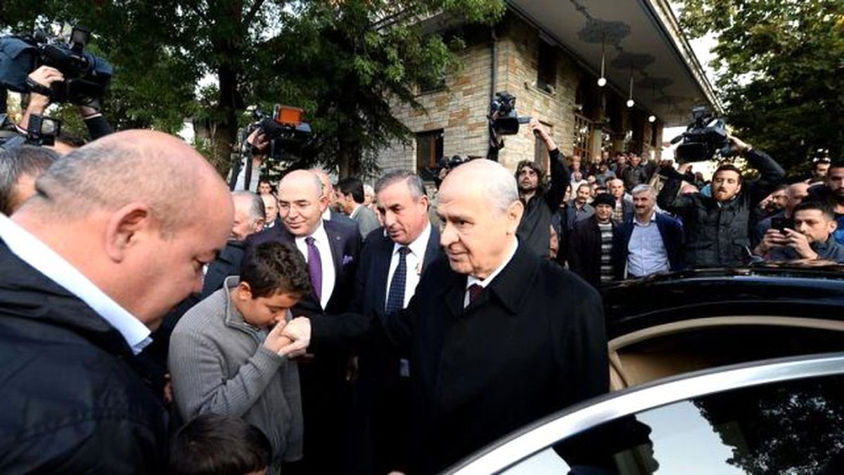 Erdoğan 'Olumsuz Bir Gelenek' Dedi, Bahçeli Anıtkabir'de El Öptürdü