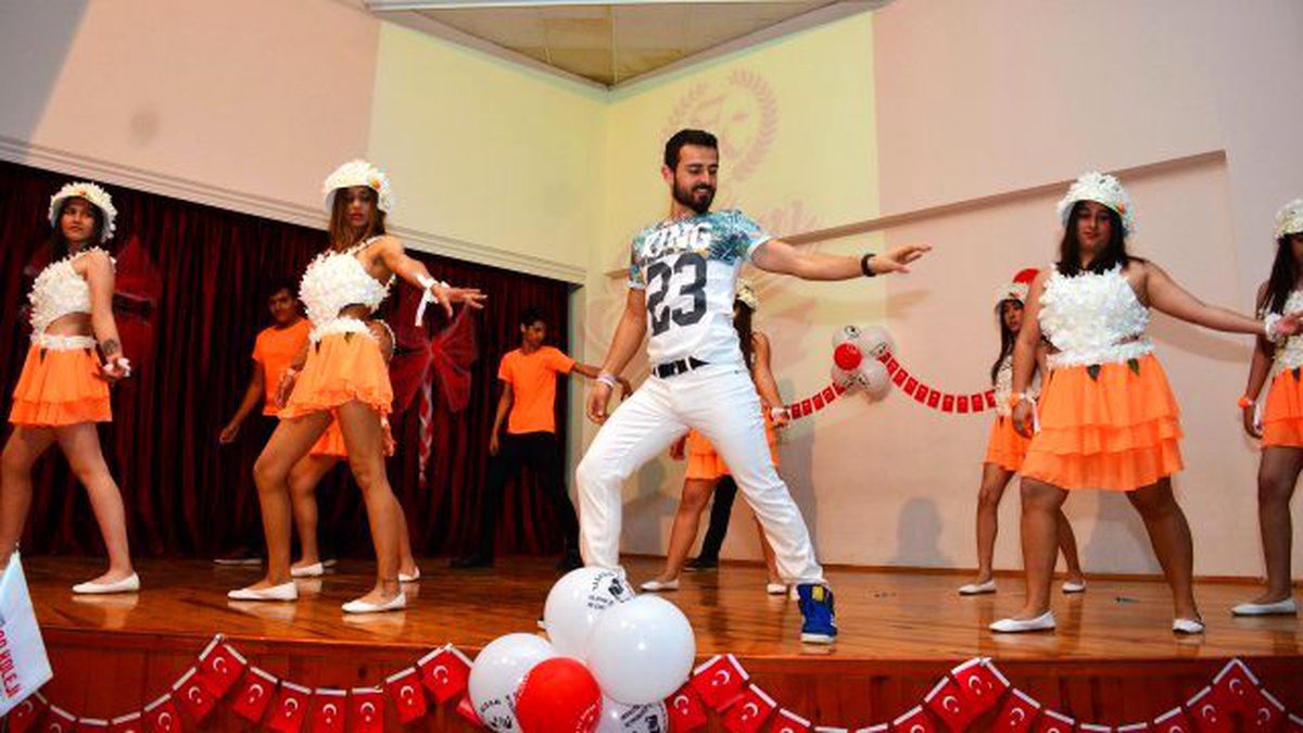 Erkan Koleji\'nde 23 Nisan Coşkusu