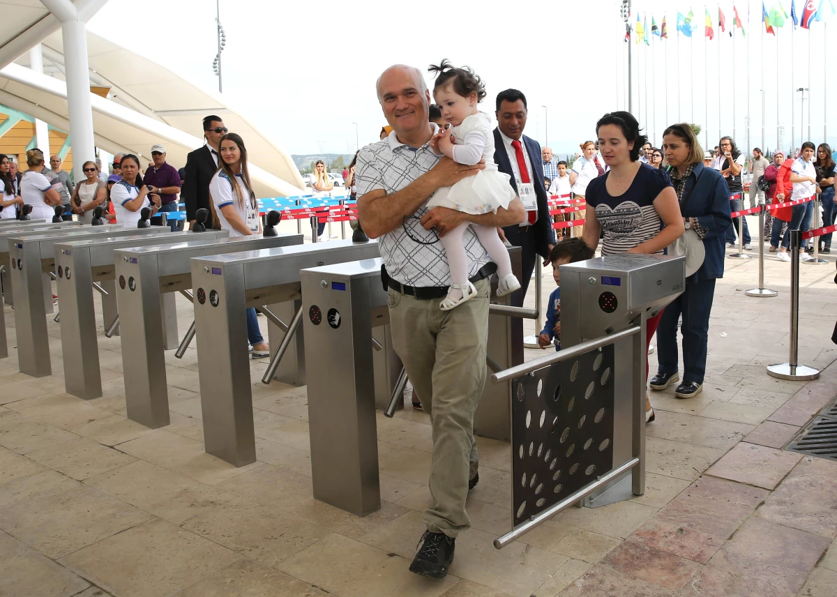 Expo 2016\'Nın İlk Ziyaretçileri Minik Erdoğan Kardeşler