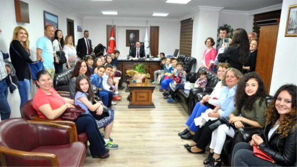 İzmir Barosu\'nun Küçük Konukları