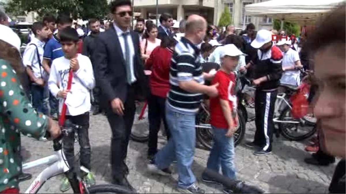 İzmir Çocukların Bayramında, Çocuklara 478 Bisiklet
