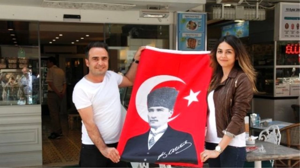 İzmir\'de 23 Nisan Coşkusu Her Yer Yeri Sardı