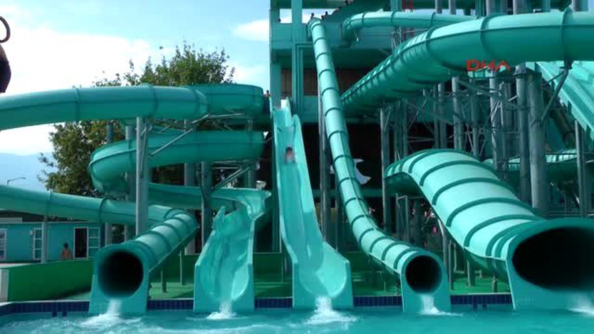 Kemer 23 Nisan\'ı Su Parkında Eğlenerek Kutladılar