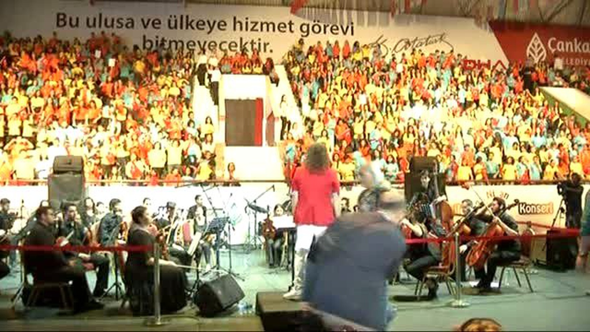 Kılıçdaroğlu, \'Bin Çocuk Korosu Konseri\'ne Katıldı