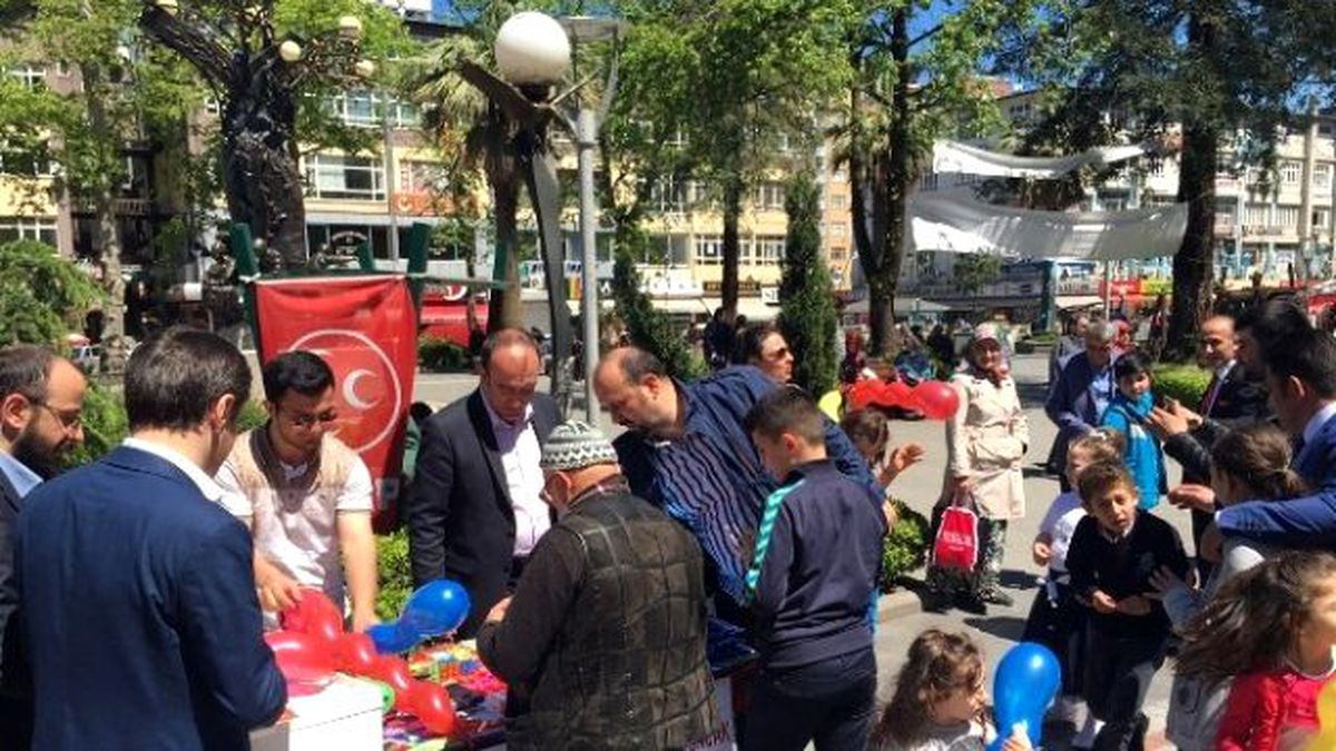 MHP Rizeli Çocukları Sevindirdi