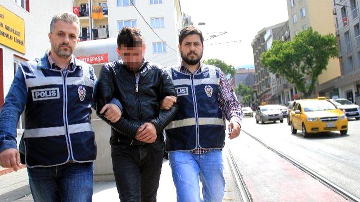 Morali Bozuk Diye 6 Aracı Kundakladı