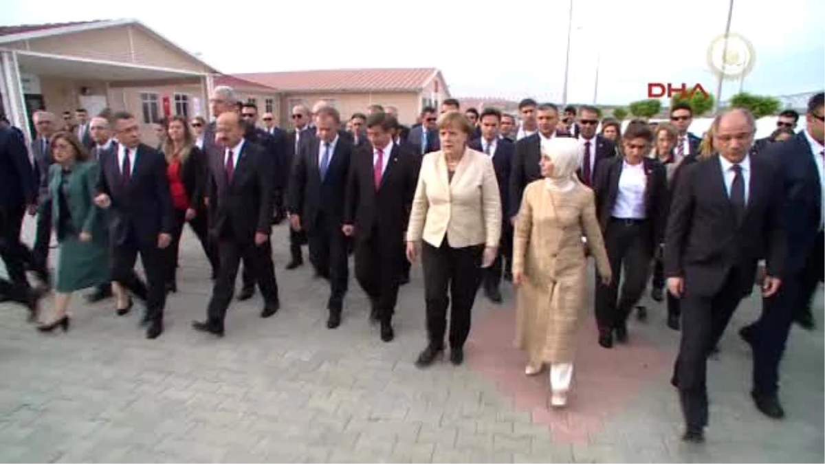Nizip - Başbakan Davutoğlu ve Almanya Başbakanı Merkel Nizip\'te Kamptaki Anaokulu Ziyaret Etti