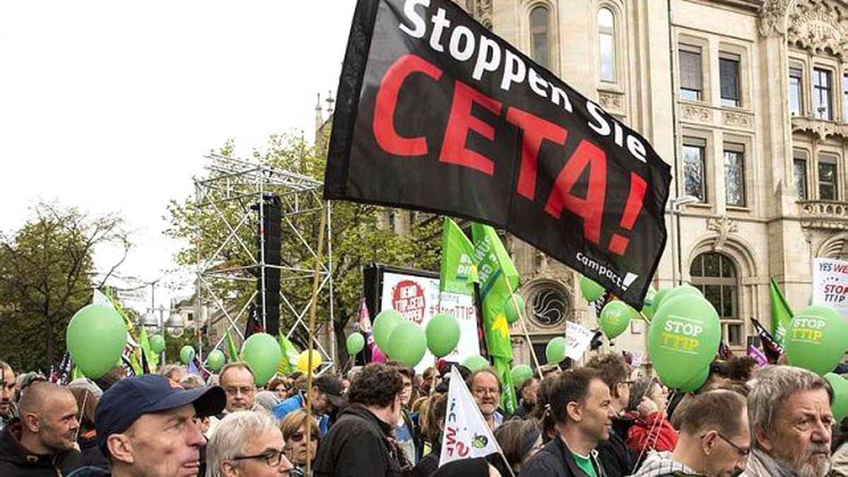 Obama Hannover'da Binlerce Kişinin Katıldığı Gösteride Protesto Edildi