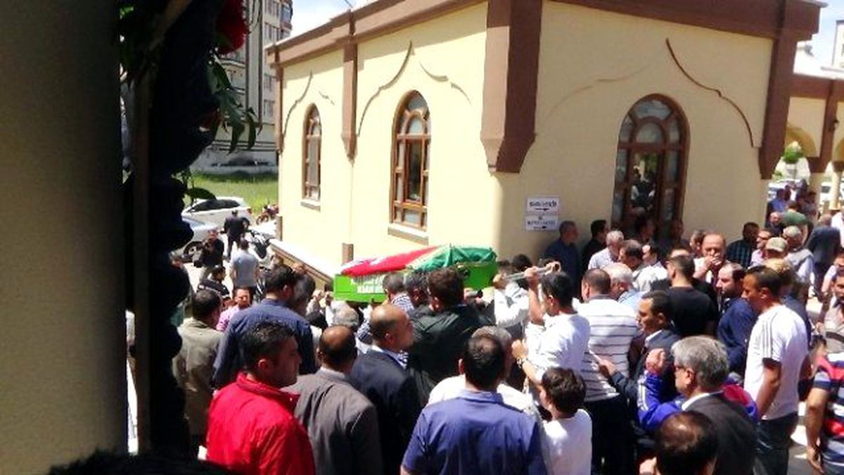 Roketli Saldırıda Hayatını Kaybeden Hatice Evran Defnedildi