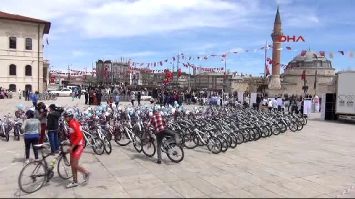 Sivas\'ta Öğrencilere 520 Bisiklet Dağıtıldı
