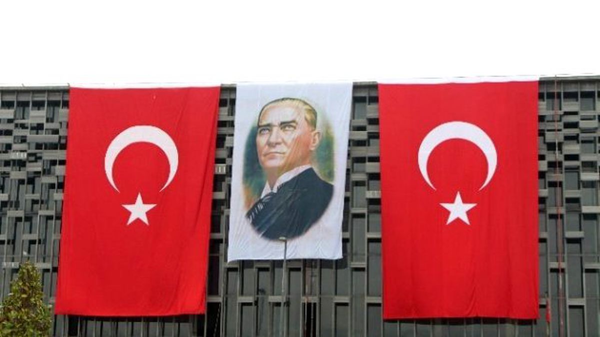 Taksim\'de 23 Nisan Coşkusu