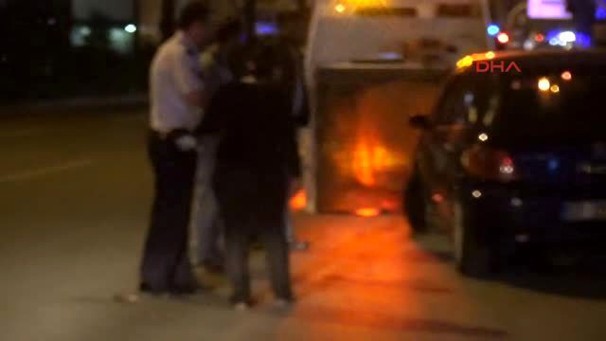 Alkollü Sürücünün Otomobili Kaldırıma Çıktı