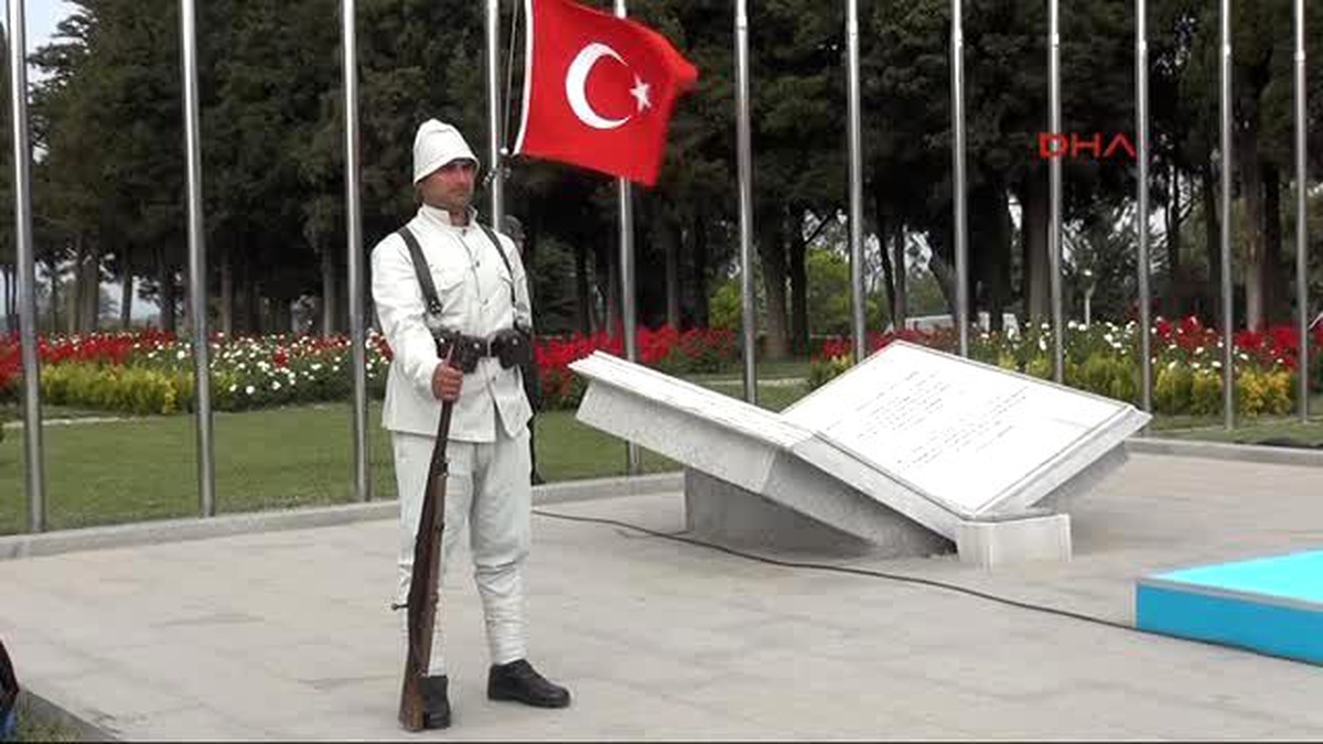 Çanakkale Kara Savaşlarının 101 ?nci Yıldönümü Nedeniyle Gelibolu Yarımadasında Şehitler Abidesinde...