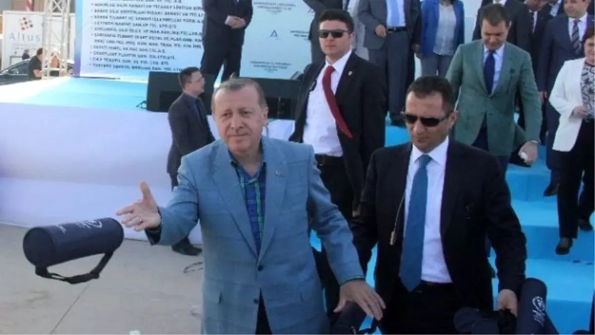 Adana\'da Cumhurbaşkanı Erdoğan, Satranç Takımı Dağıttı